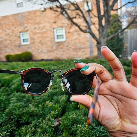 VTG Unisex Round Tortoise Metal Keyhole Bridge Retro Polarize UV Sunglasses. - Picture 15 of 15